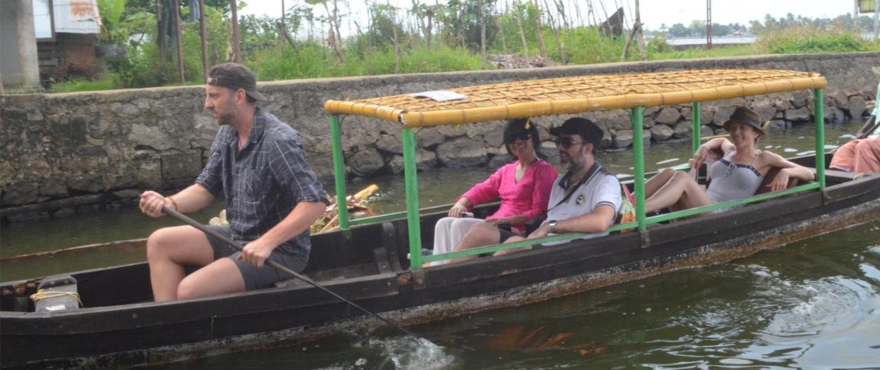 Golden Beach Home Stay Alappuzha Esterno foto