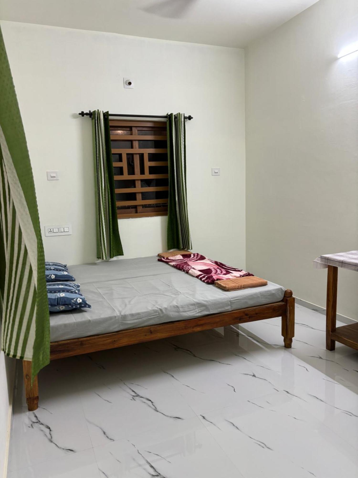 Golden Beach Home Stay Alappuzha Esterno foto