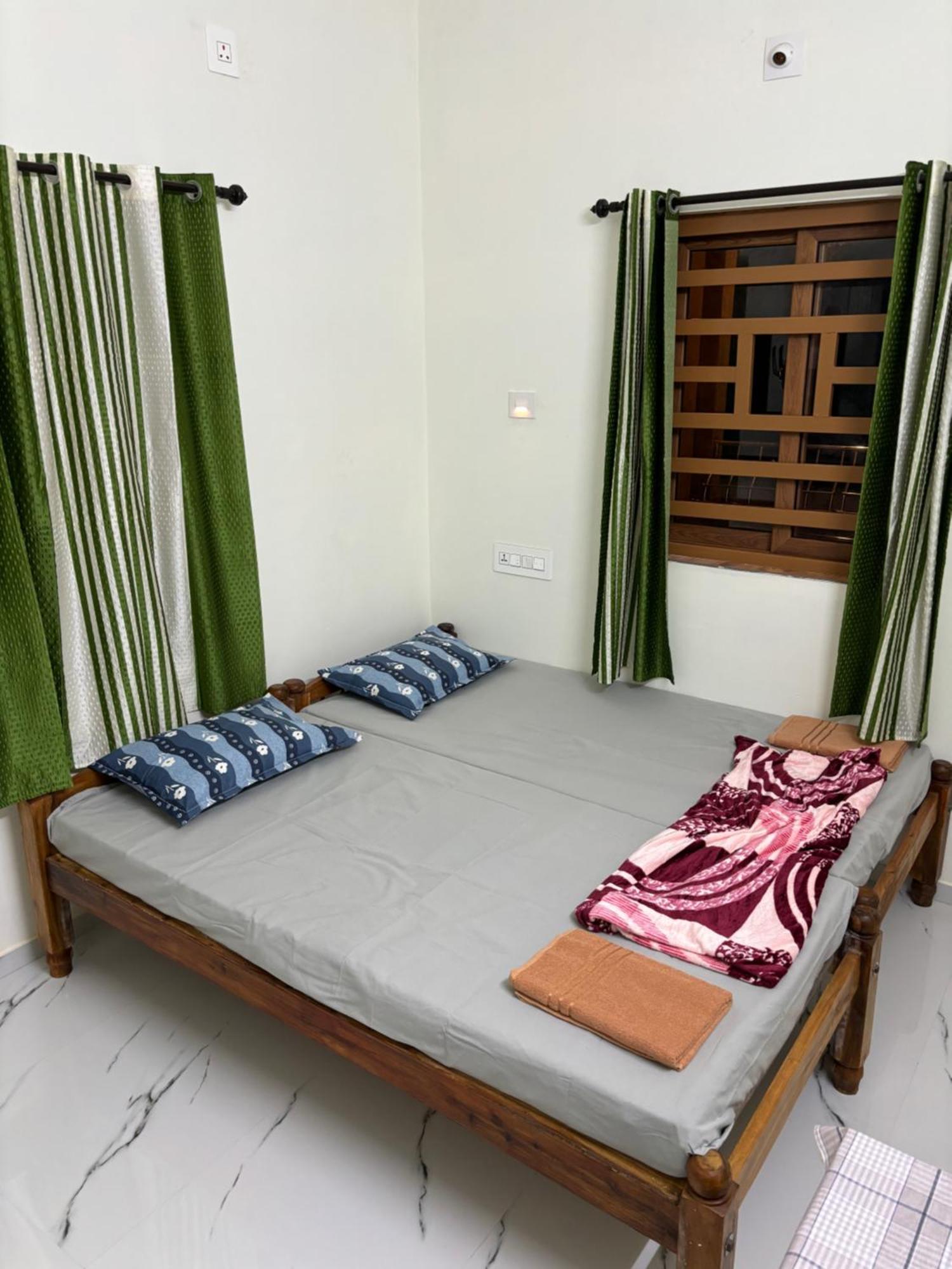 Golden Beach Home Stay Alappuzha Esterno foto