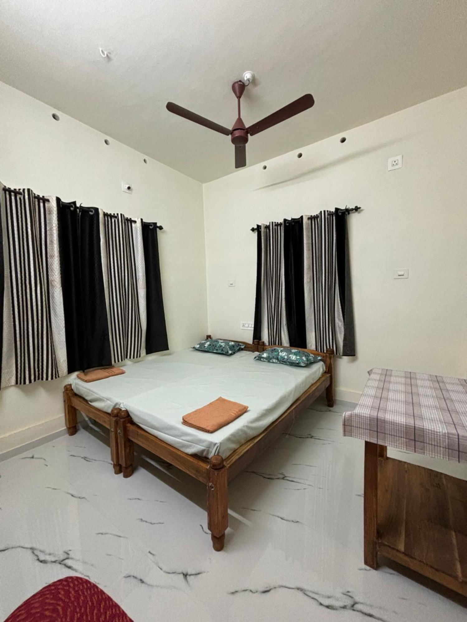 Golden Beach Home Stay Alappuzha Esterno foto