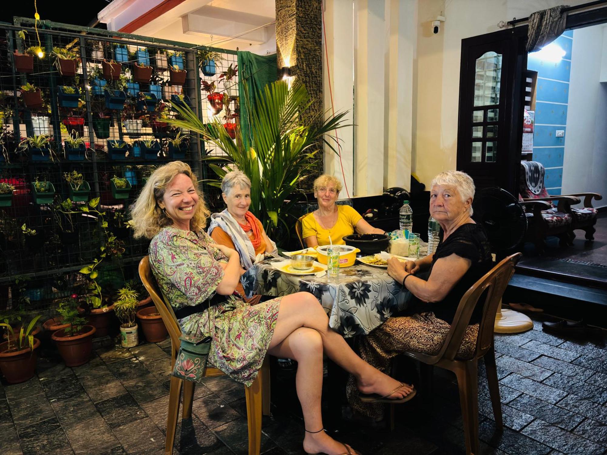 Golden Beach Home Stay Alappuzha Esterno foto