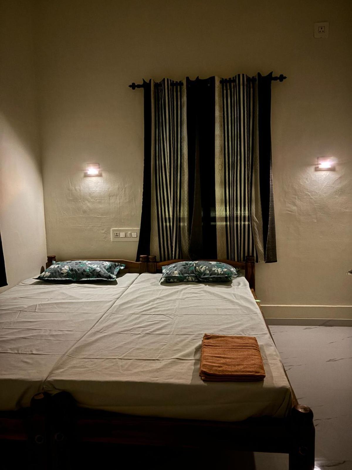 Golden Beach Home Stay Alappuzha Esterno foto