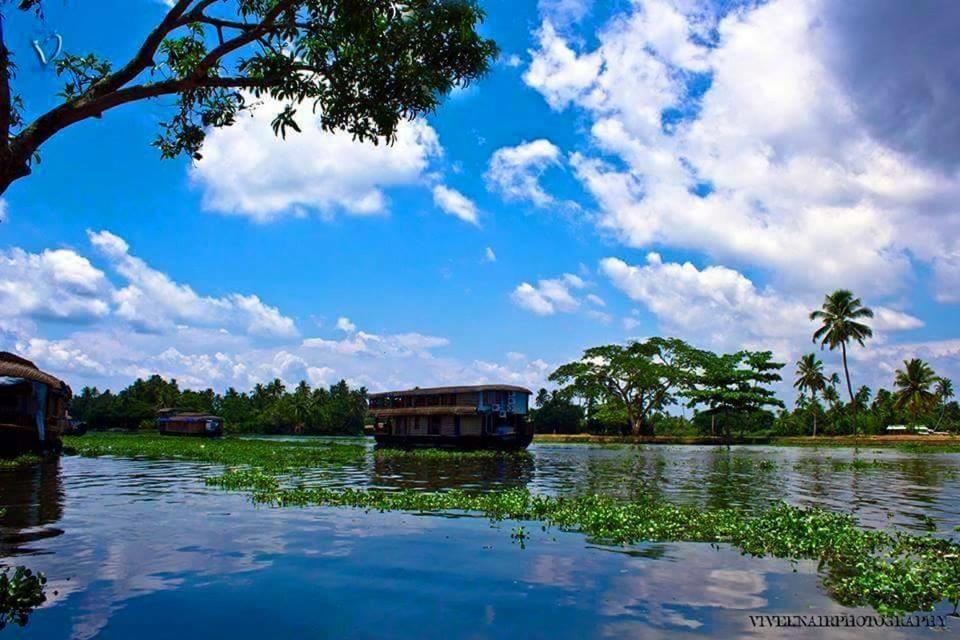 Golden Beach Home Stay Alappuzha Esterno foto