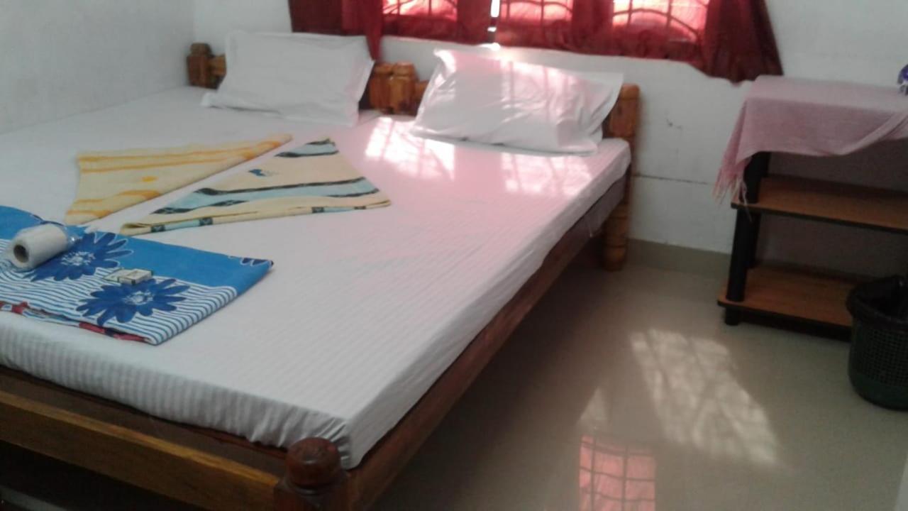 Golden Beach Home Stay Alappuzha Esterno foto